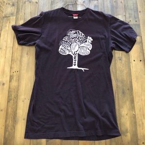 Pre-owned Element S/S Tee in Midnight Maroon. Men’s Medium